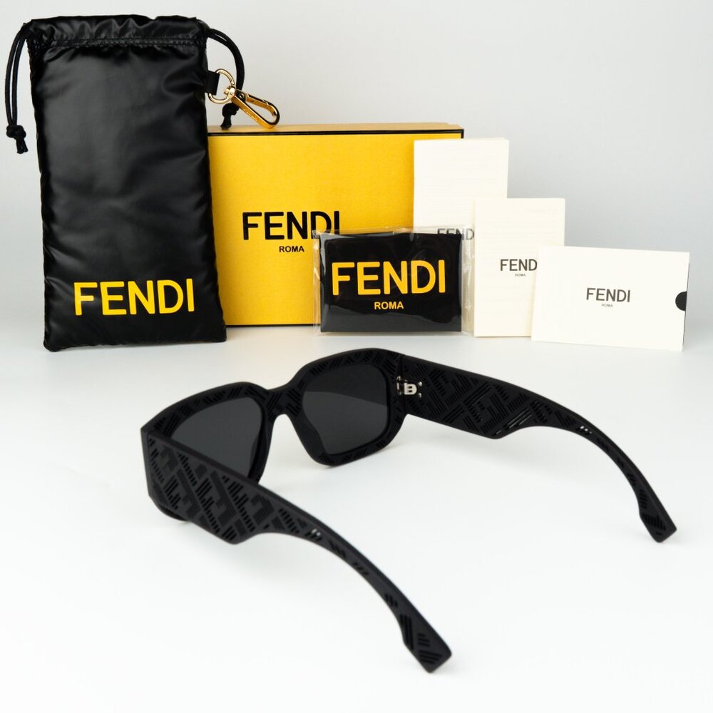 Fendi SHADOW Women Sunglasses Geometric Matte Black Grey FE40113I 02A BRAND NEW - Picture 9 of 12